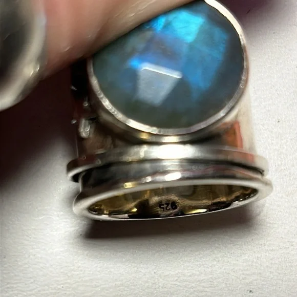 Boho-Magic Labradorite Fidget Ring - Picture 7 of 9